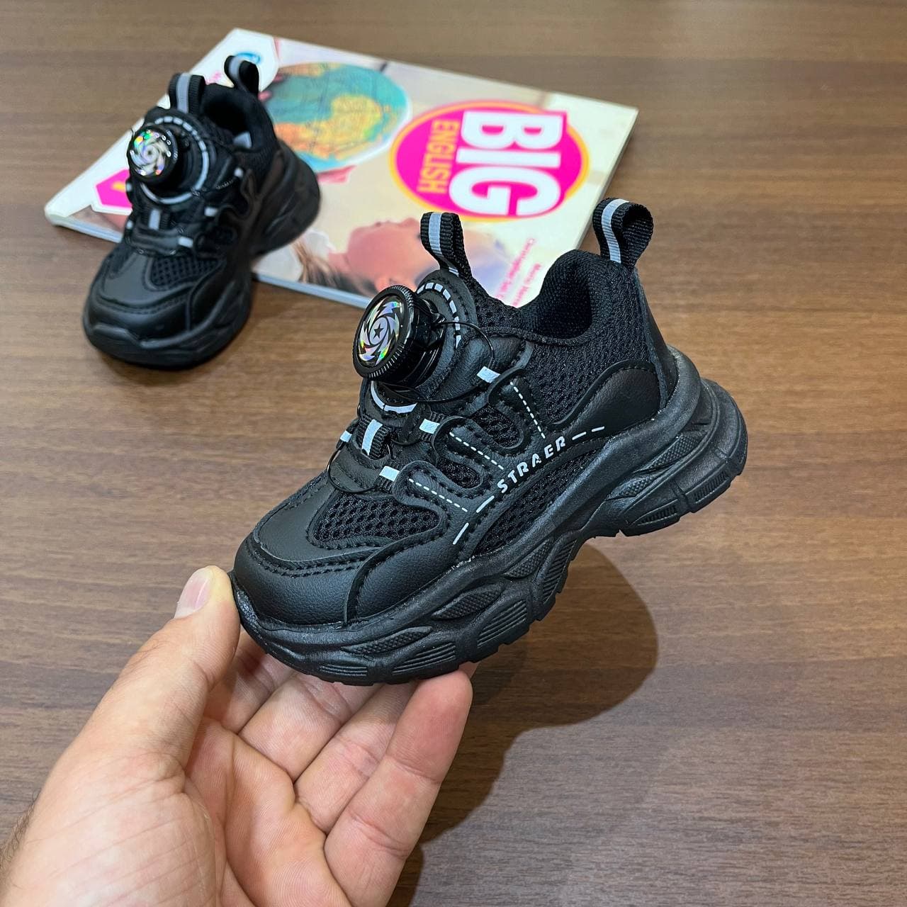کتونی بچگانه وارداتی بند پیچی — تصویر ۳