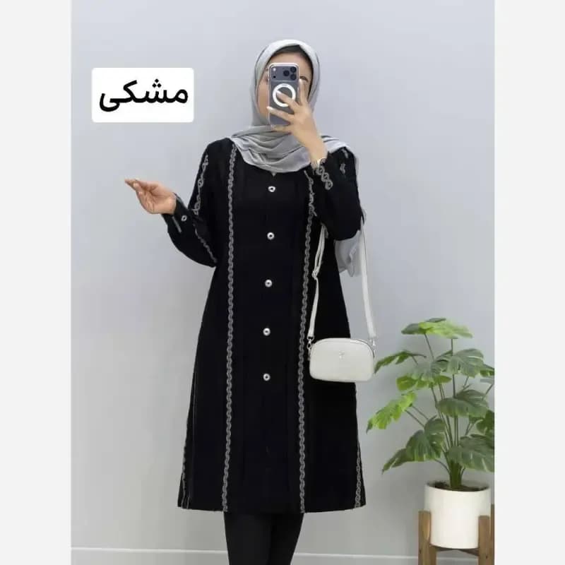 مانتو بلند زنانه کرپ ژاکارد رنگ مشکی سایز بزرگ — تصویر ۳