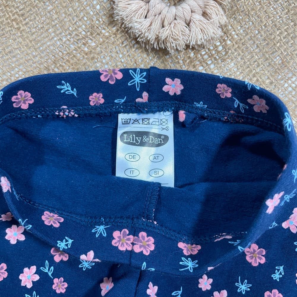 شلوار دخترانه راسته برند Lily and Dan طرح گل گلی سرمه ای رنگ – 2 سال — تصویر ۳