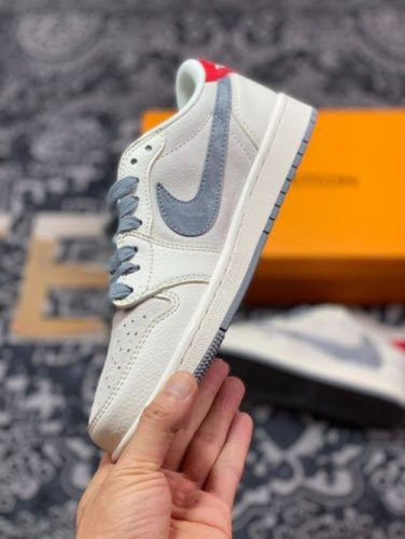 نایک ایر جردن ۱ بدون ساق تراویس اسکات لویی ویتون طوسی جیر Nike air jordan 1 low Travis Scott — تصویر ۴