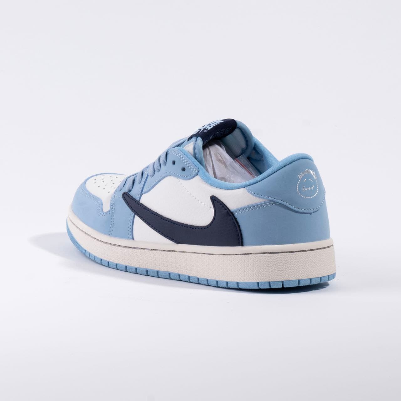 نایک ایر جردن ۱ تراویس اسکات بدون ساق یو ان سی آبی Nike air jordan 1 low Travis Scott UNC Blue — تصویر ۵