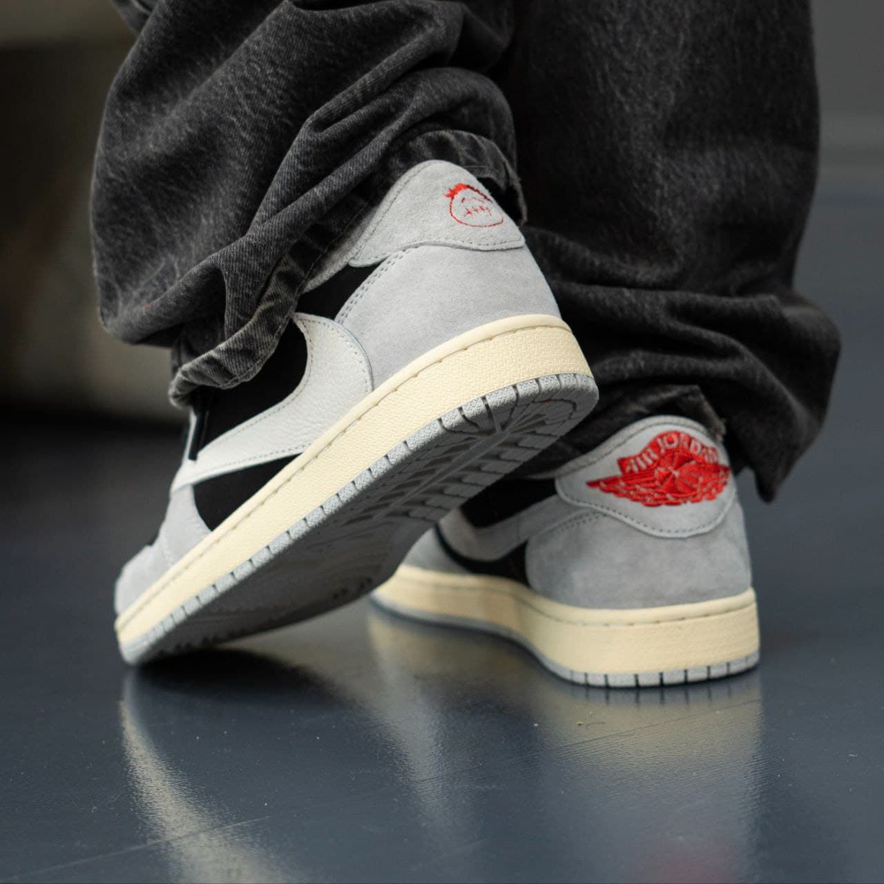 نایک ایر جردن ۱ بدون ساق تراویس اسکات طوسی Nike jordan 1 low travis scott — تصویر ۶
