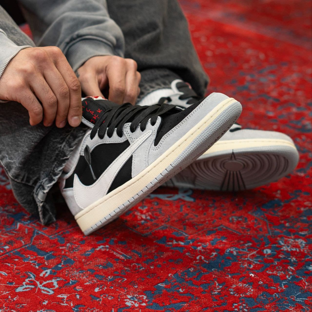 نایک ایر جردن ۱ بدون ساق تراویس اسکات طوسی Nike jordan 1 low travis scott — تصویر ۴