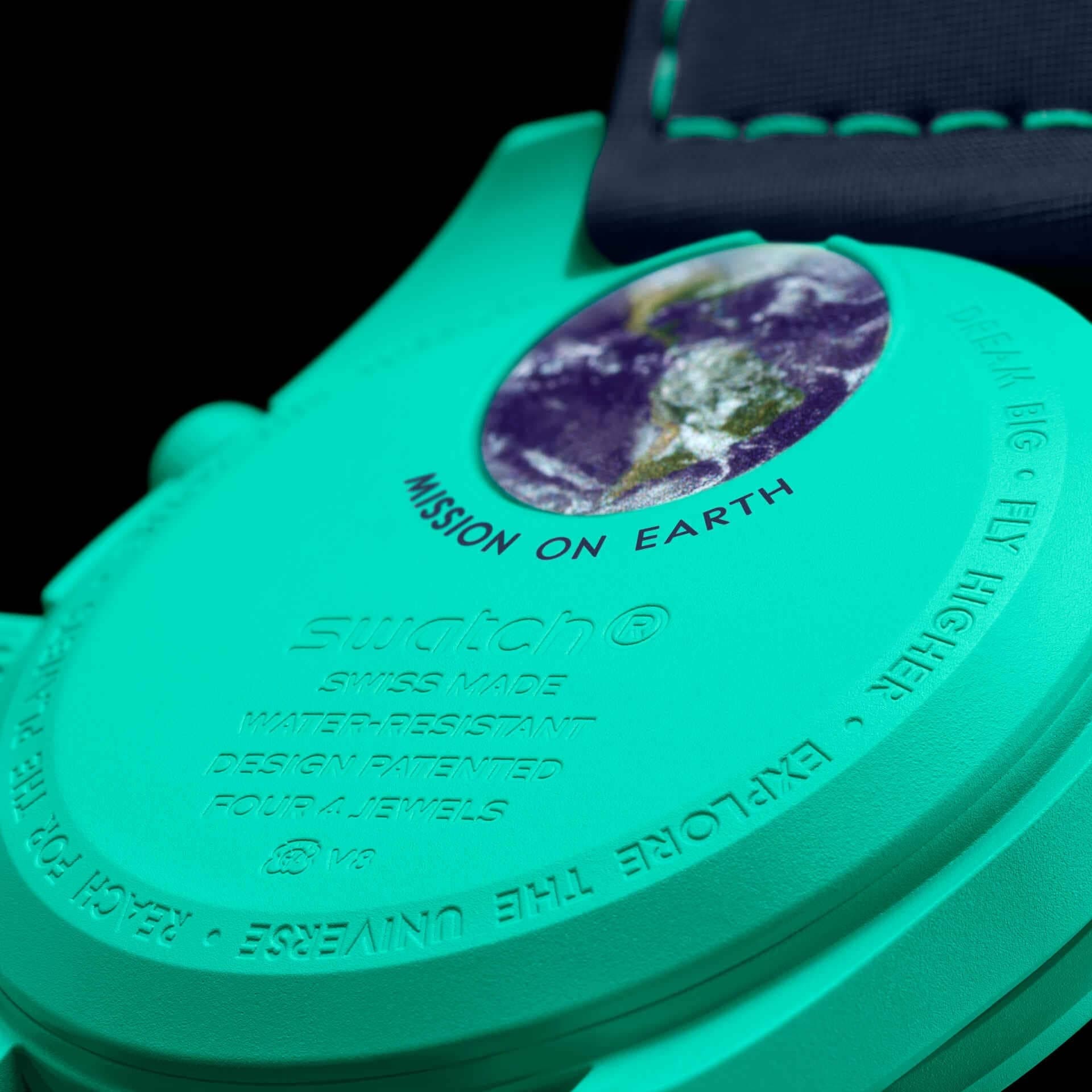 ساعت امگا سواچ مدل MISSION ON EARTH – POLAR LIGHTS (SO33L103) — تصویر ۴
