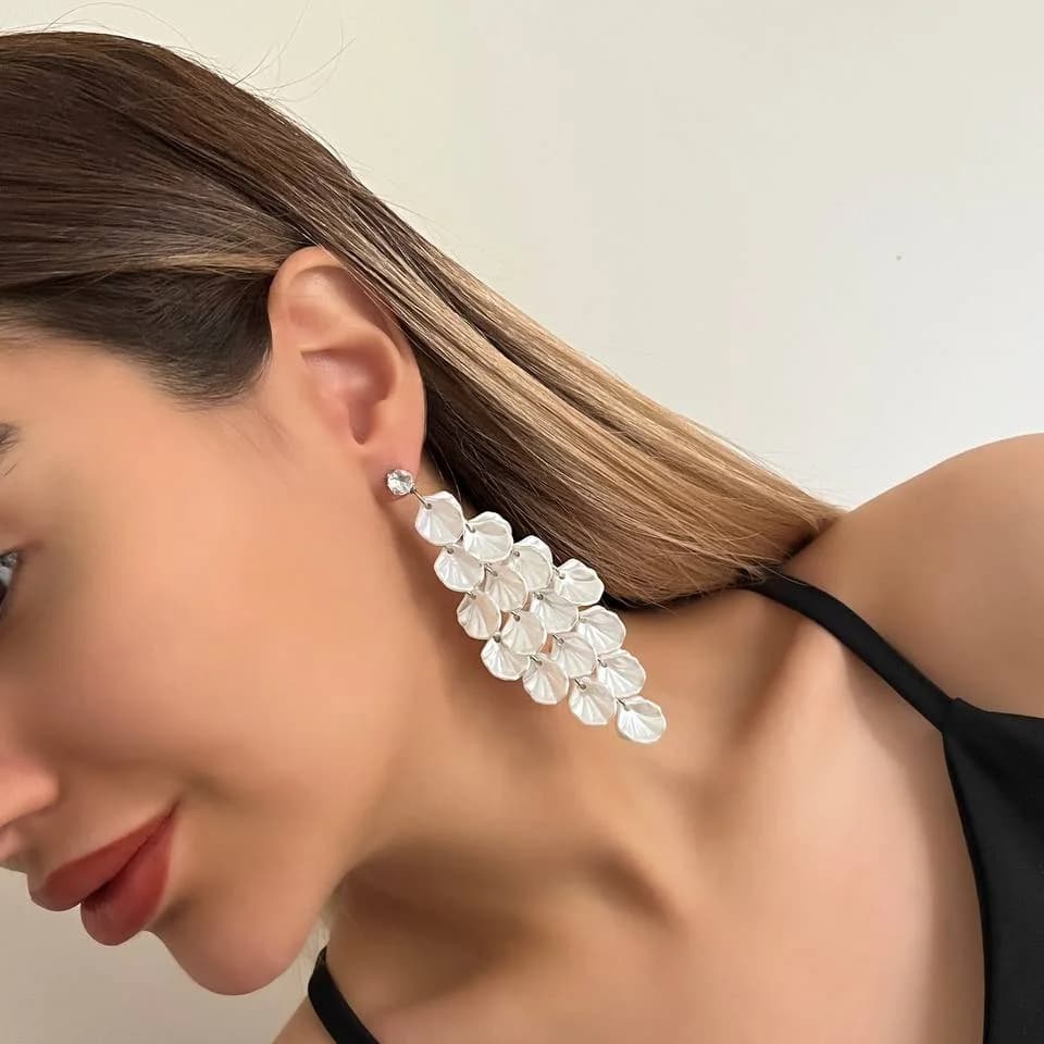 گوشواره زنانه طرح صدف آبشاری آبکاری نقره ضد حساسیت رنگ ثابت کد zmc — تصویر ۲