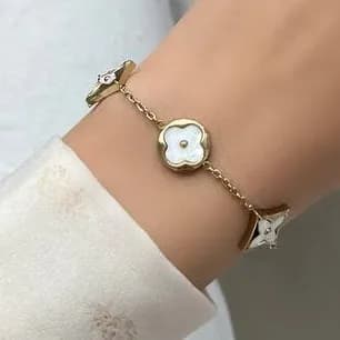 دستبند زنانه طرح ونکلیف Vancleef رنگ طلایی سفید آبکاری نقره رنگ ثابت فری سایز Freesize کد zmc