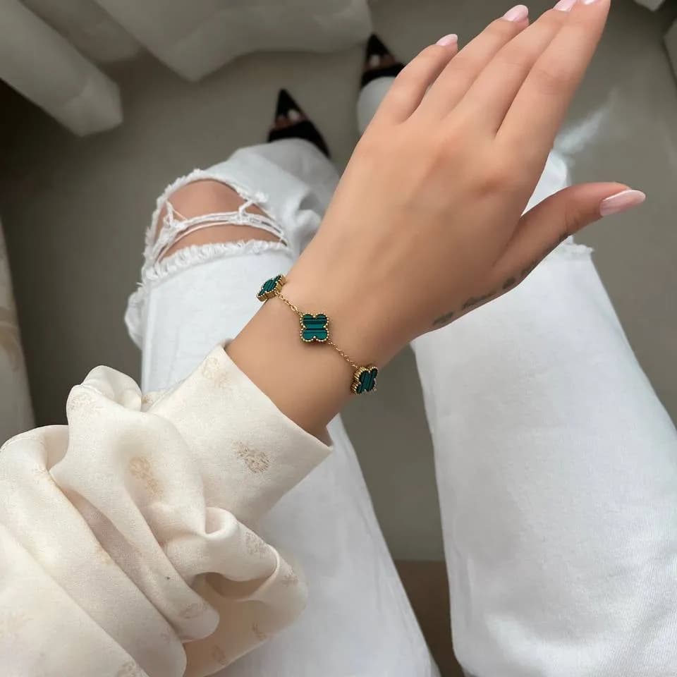دستبند زنانه طرح ونکلیف Vancleef در رنگ های متنوع آبکاری نقره رنگ ثابت فری سایز Freesize کد zmc — تصویر ۲
