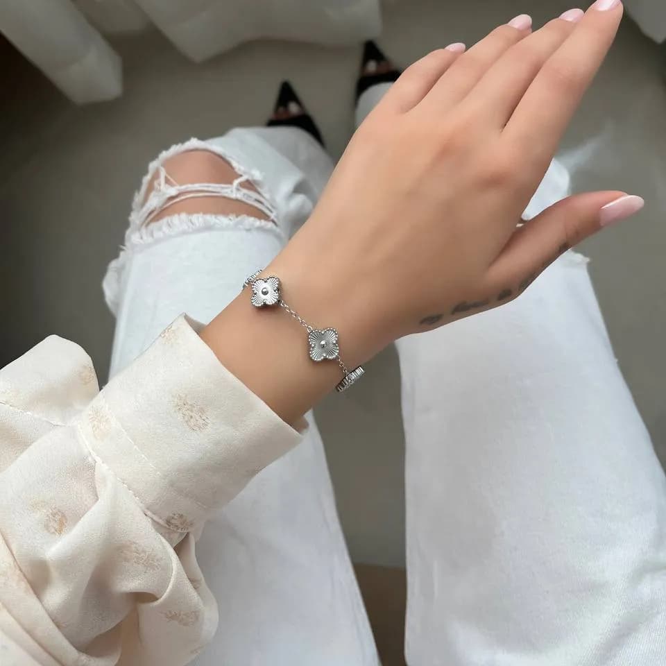 دستبند زنانه طرح ونکلیف Vancleef در رنگ های متنوع آبکاری نقره رنگ ثابت فری سایز Freesize کد zmc — تصویر ۸