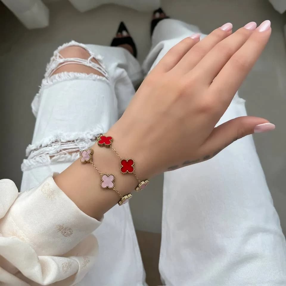 دستبند زنانه طرح ونکلیف Vancleef در رنگ های متنوع آبکاری نقره رنگ ثابت فری سایز Freesize کد zmc — تصویر ۶