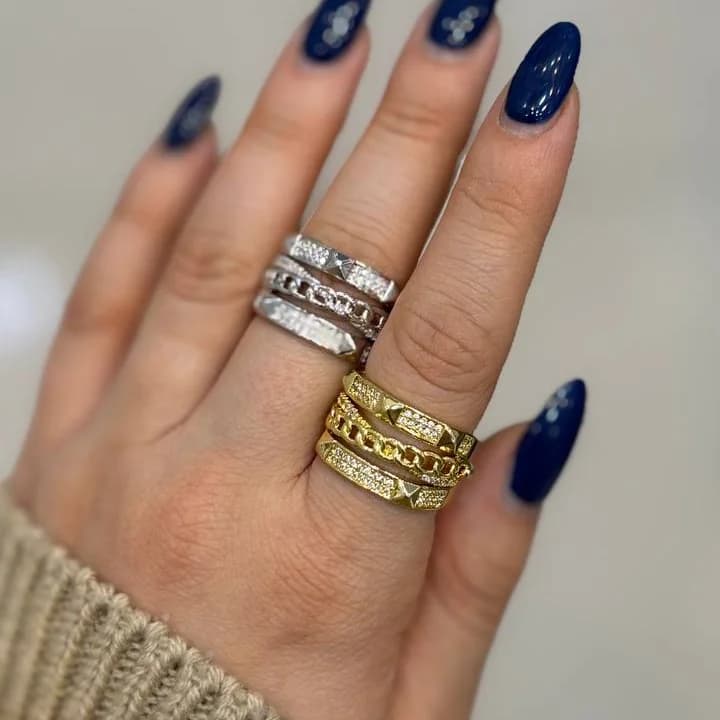 انگشتر زنانه طرح سه لاین وسط کارتیرCartier آبکاری نقره رنگ ثابت فری سایز Freesize کدzgy — تصویر ۲