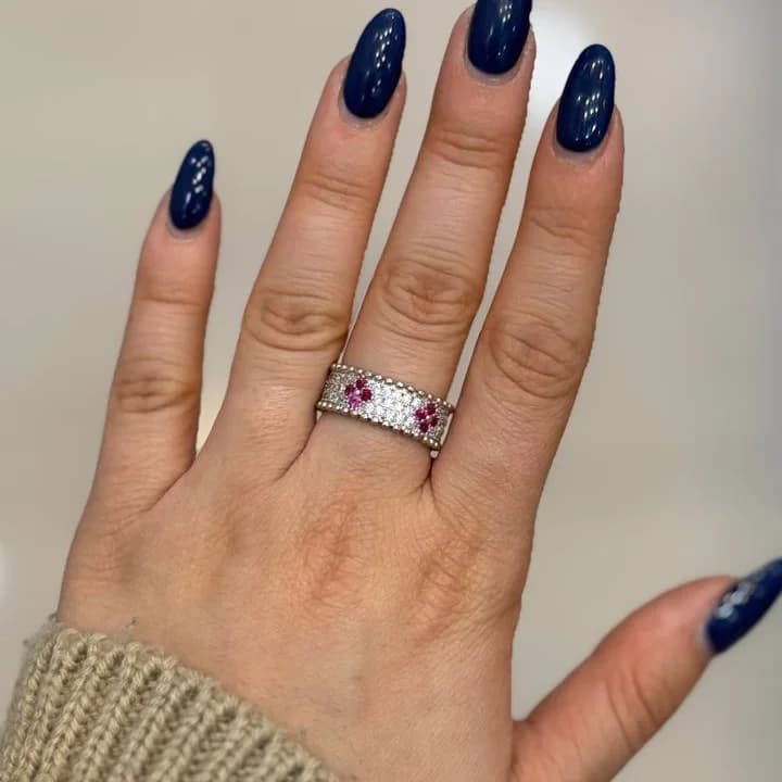 انگشتر زنانه طرح ونکلیف Vancleef نگین کاری شده رنگ نقره ای آبکاری نقره رنگ ثابت فری سایز Freesize کد zgy — تصویر ۲