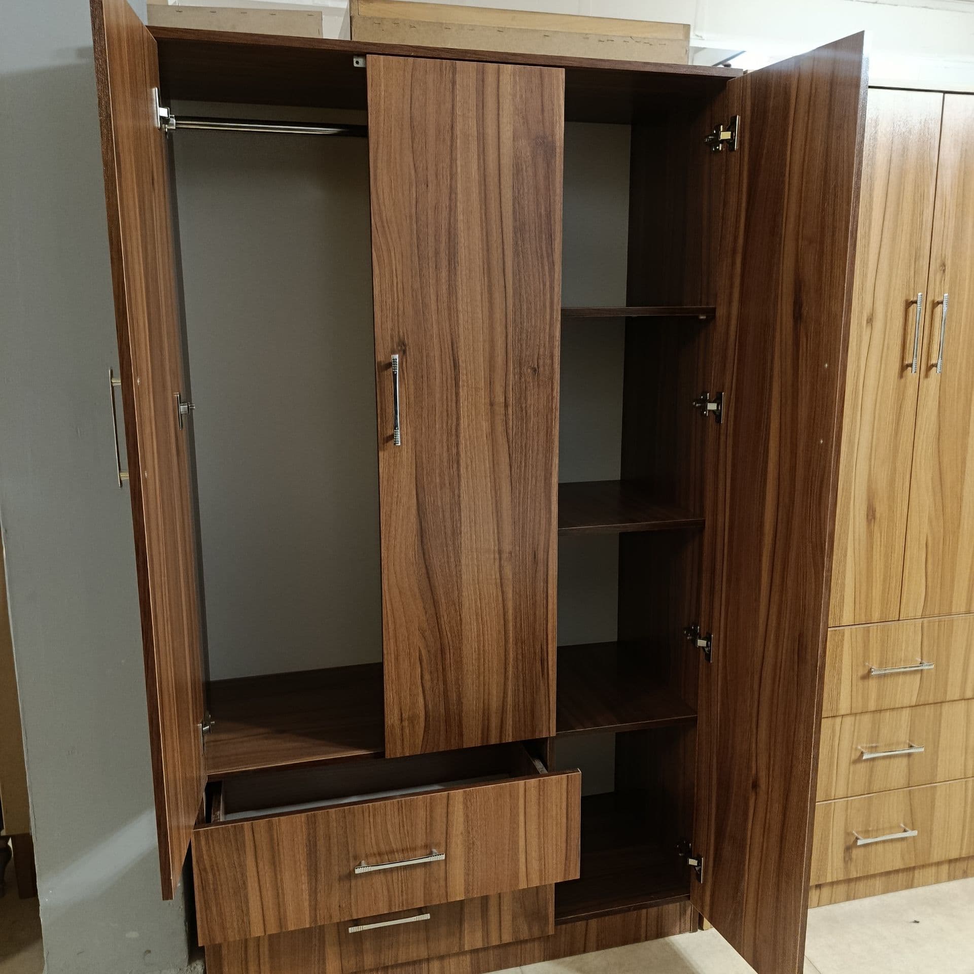 کمد 3 درب 2 کشو — تصویر ۲