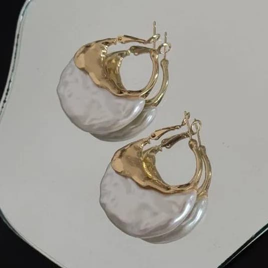 گوشواره زنانه طرح مرواریدی با صدف طبیعی رنگ سفید رنگ ثابت کد zgc