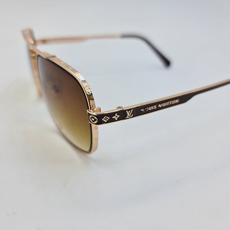 عینک آفتابی لاکچری LOUIS VUITTON با فریم خلبانی، طلایی رنگ و عدسی قهوه‌ای سایه روشن مدل 1099 — تصویر ۸