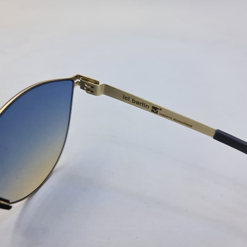 عینک آفتابی IC! BERLIN با فریم طلایی رنگ و گربه ای و لنز آبی مدل PS18026 — تصویر ۷