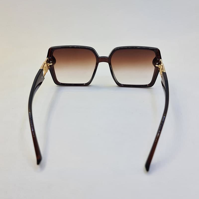 عینک آفتابی مربعی شکل Fendi با فریم قهوه ای و لنز قهوه ای سایه روشن مدل 6063 — تصویر ۵