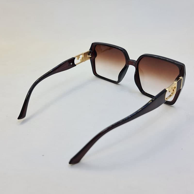 عینک آفتابی مربعی شکل Fendi با فریم قهوه ای و لنز قهوه ای سایه روشن مدل 6063 — تصویر ۷
