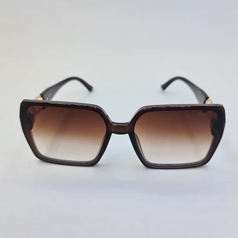 عینک آفتابی مربعی شکل Fendi با فریم قهوه ای و لنز قهوه ای سایه روشن مدل 6063 — تصویر ۳