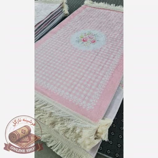 فرشینه | فرش چاپی برند چاپی مخمل ضد سُر رنگ صورتی — تصویر ۳