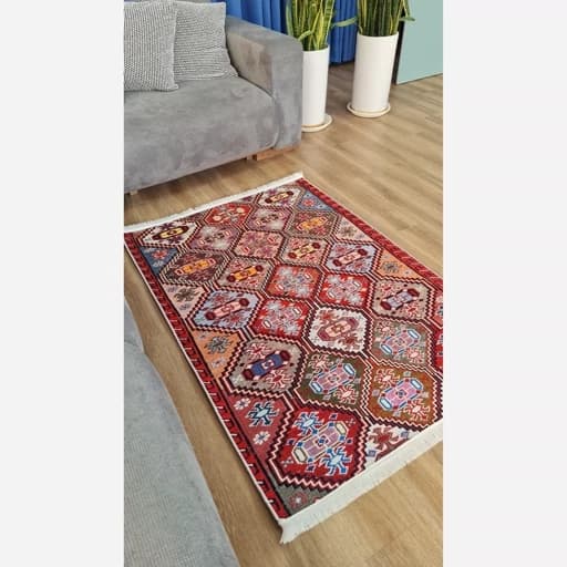 فرشینه مخمل ترک قشقایی طرح سنتی لاکی کد O159 — تصویر ۳