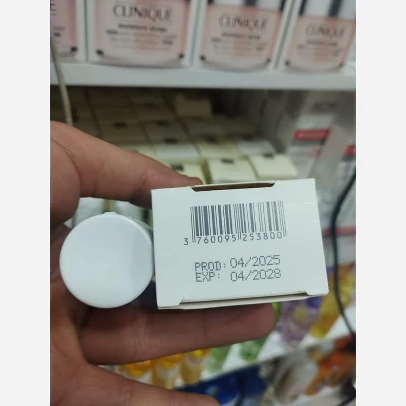کرم ضد قرمزی ای سی ام مدل ROSAKALM حجم ۴۰ میلی لیتر با عطر گل رز کد 1903 — تصویر ۵