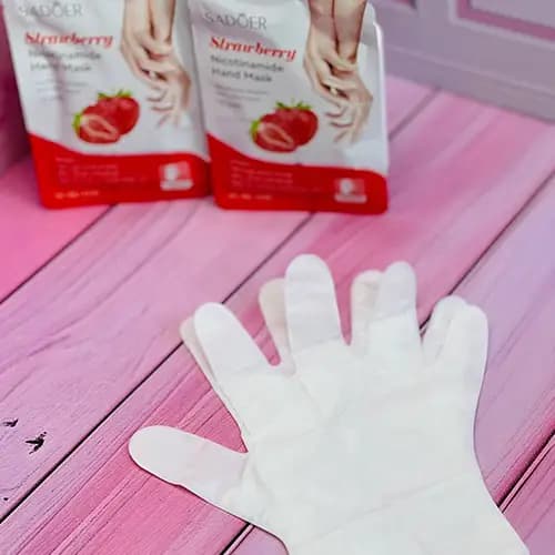 ماسک ورقه ای دست سادور نرم کننده و روشن کننده توت فرنگی وزن 35 گرم کد 1901 — تصویر ۲