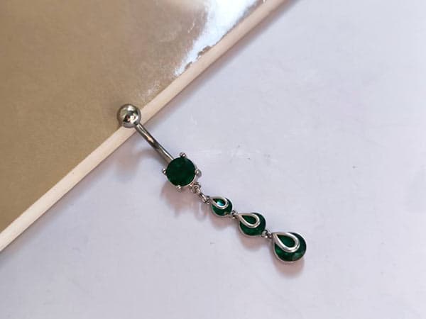 پیرسینگ ناف نگین سبز آویزی