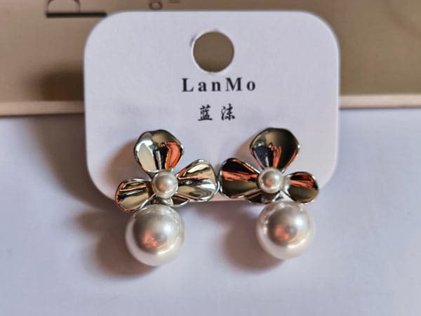 گوشواره طرح گل آویز مروارید — تصویر ۳