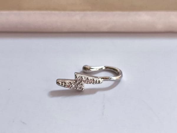 پیرسینگ بینی فیک رعد نقره ای