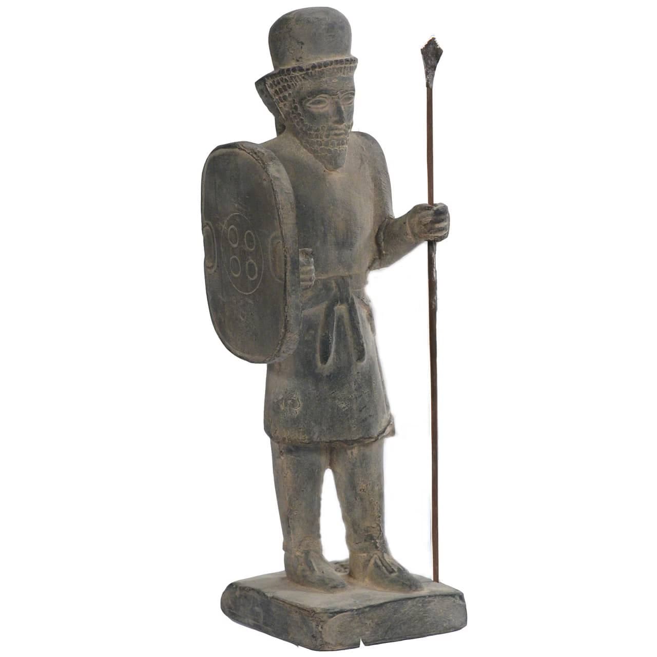 مجسمه سرباز نیزه دار مادی کد MO2240 سایز کوچک