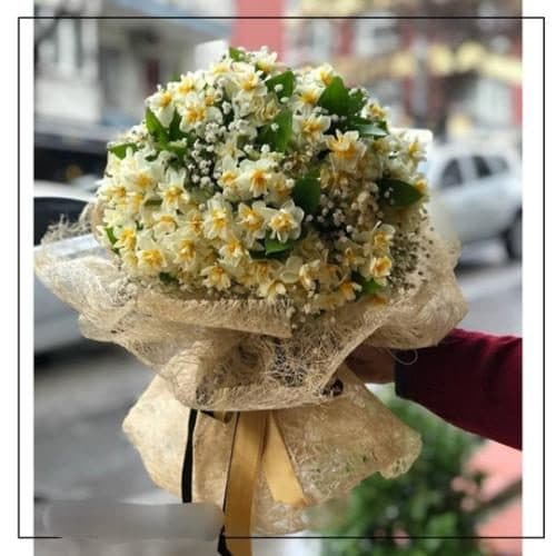 دسته گل نرگس به همراه گل‌های بهاری برای جشن‌های خانوادگی 225