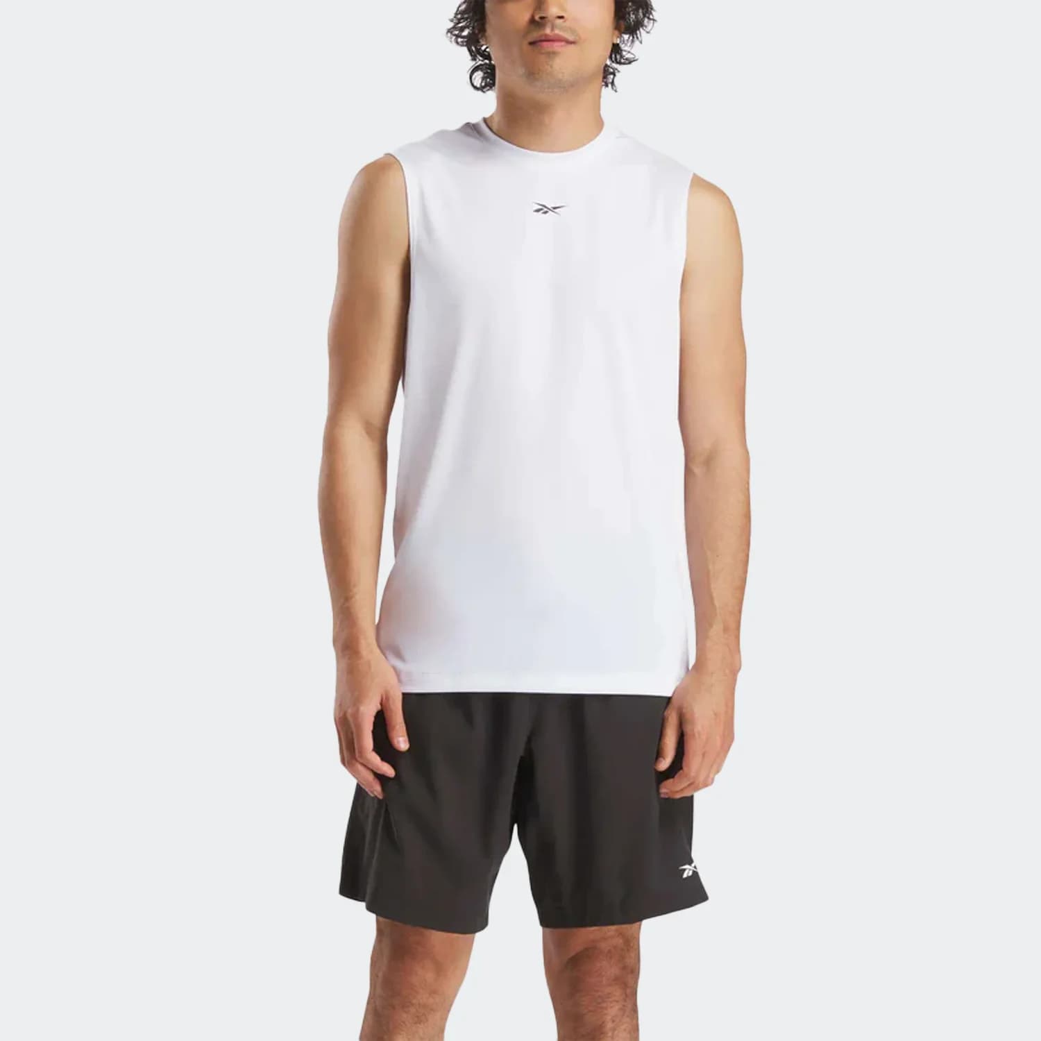 کاور مردانه ریباک مدل Men’s Sleeveless Tech Training T-Shirt — تصویر ۲