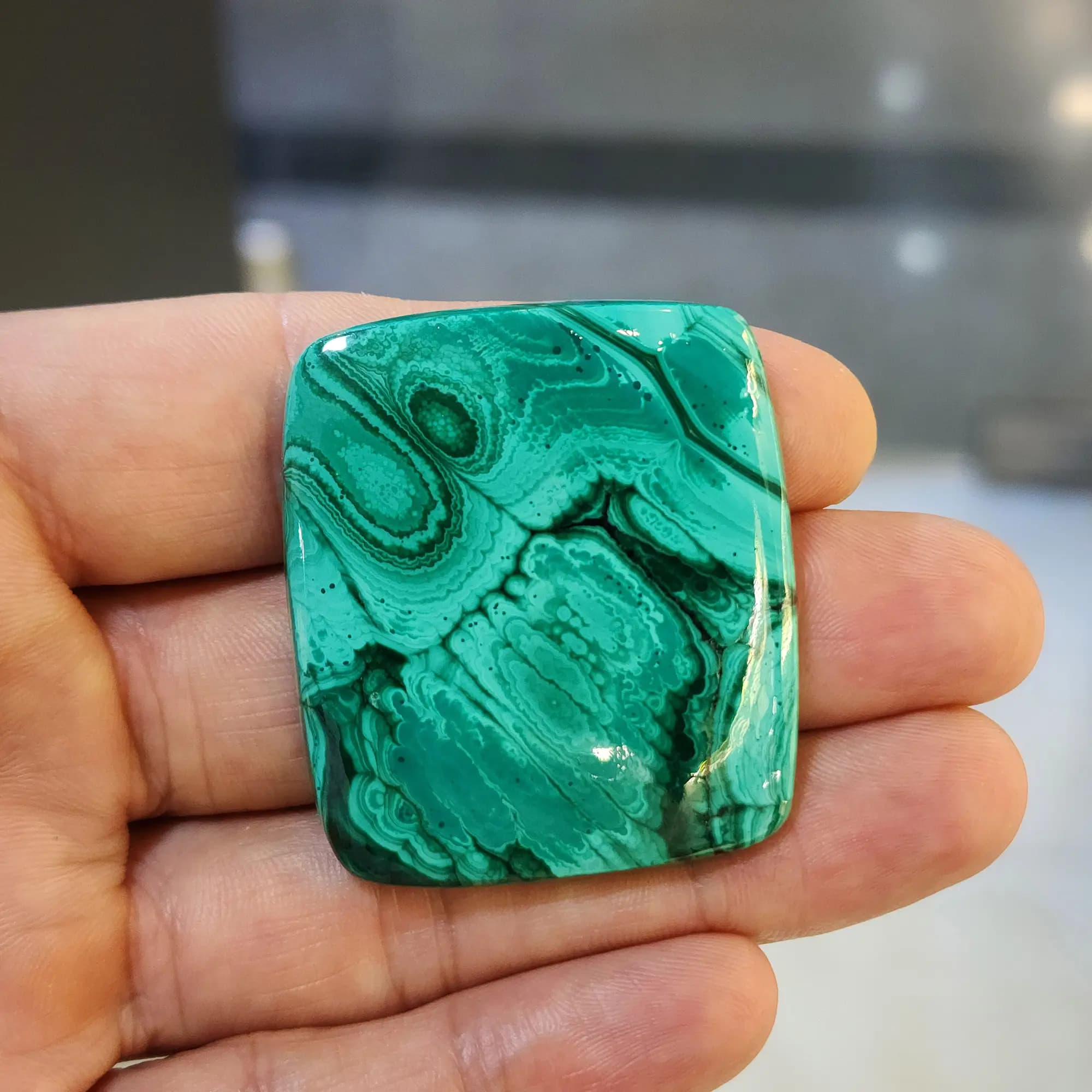 سنگ مالاکیت اصل و طبیعی کُنگو (قواره درشت) — تصویر ۳