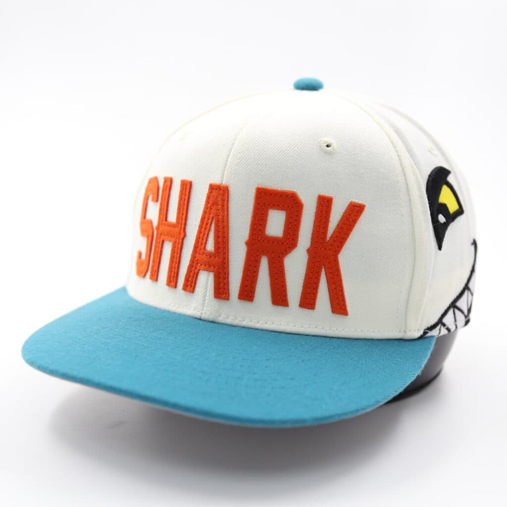 کلاه نقابدار بیسبالی کتان اسنپ بک عروسکی تکه دوزی SHARK آبی و سفید ساخت ویتنام کد 2816063