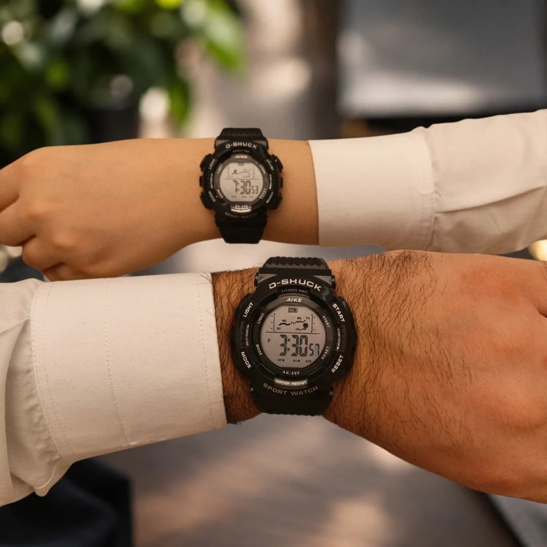 ست مردانه و زنانه ساعت مچی اسپرت آیک AIKE طرح G-SHOCK دیجیتالی مدل AK-999 – AK-998 رنگ مشکی به همراه جعبه و پاکت اورجینال — تصویر ۲