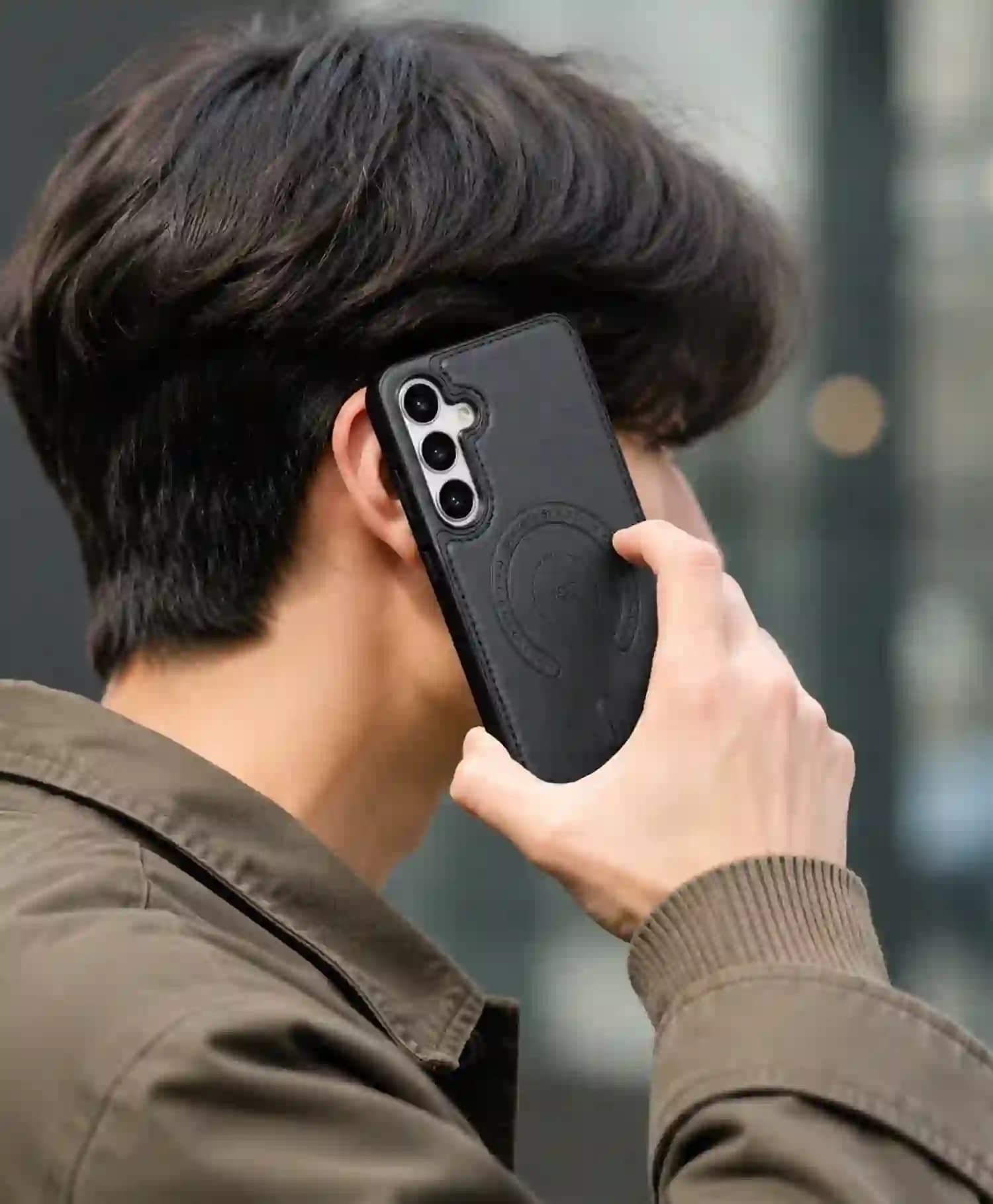 قاب چرمی مگ سیف دار گوشی موبایل Samsung S24 FE — تصویر ۳