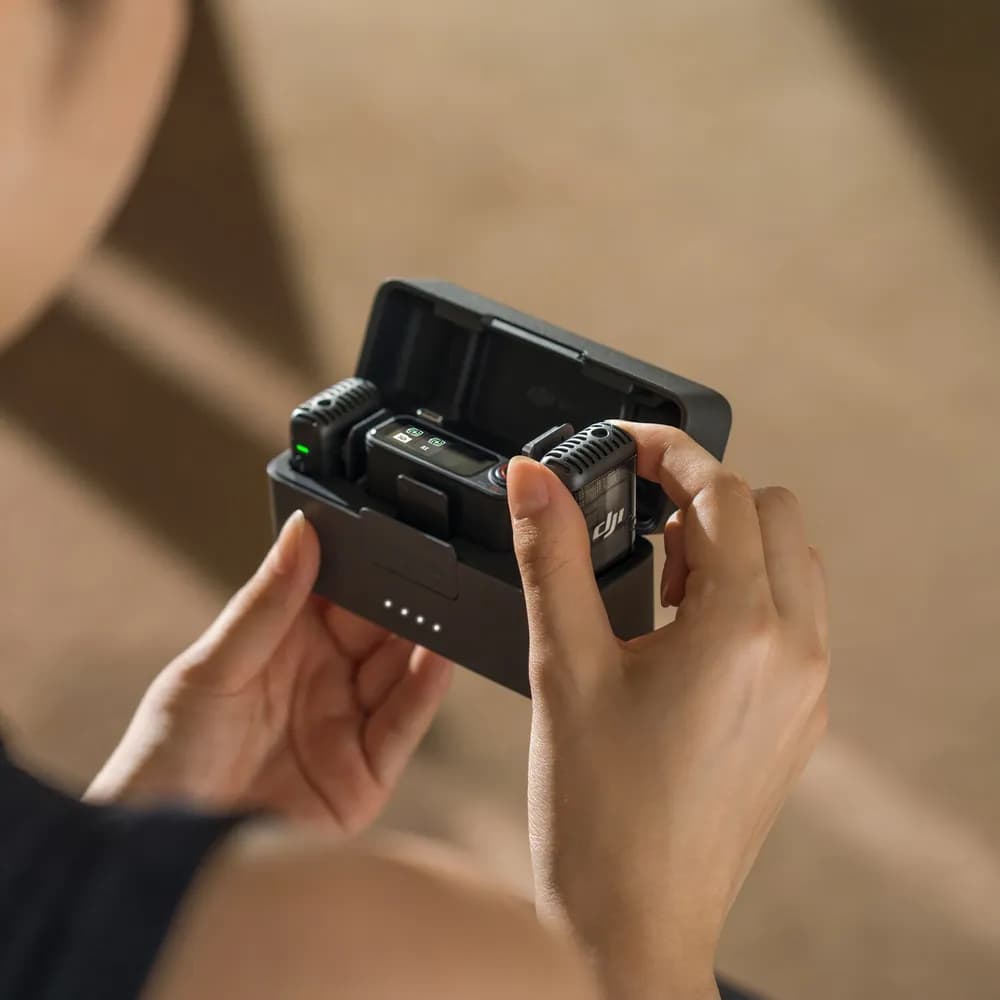 میکروفون dji mic 2 برای دوربین و تلفن هوشمند دو کاربره — تصویر ۲