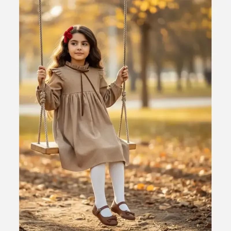 پیراهن مخمل کبریتی دخترانه رنگ کرم مناسب 3 تا 10 سال — تصویر ۳