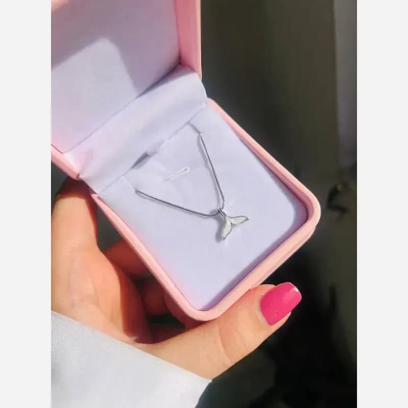 گردنبند دخترانه استیل مدل دم وال رنگ نقره ای آبی — تصویر ۲