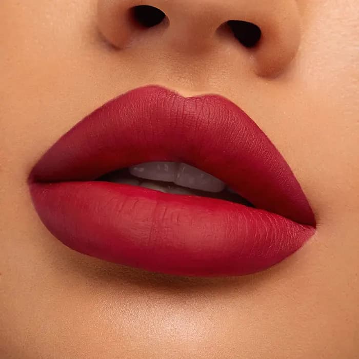 رژ لب مایع مات شیگلم رنگ Crimson — تصویر ۲