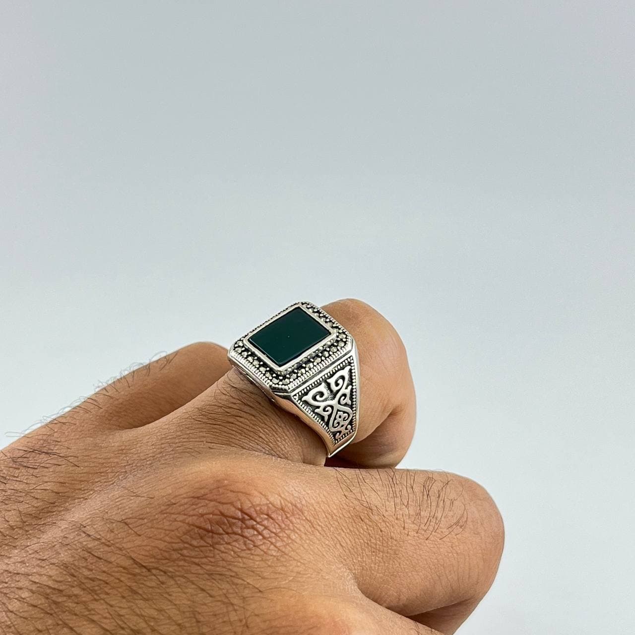 انگشتر نقره ترک با سنگ عقیق سبز (AM.46) — تصویر ۳