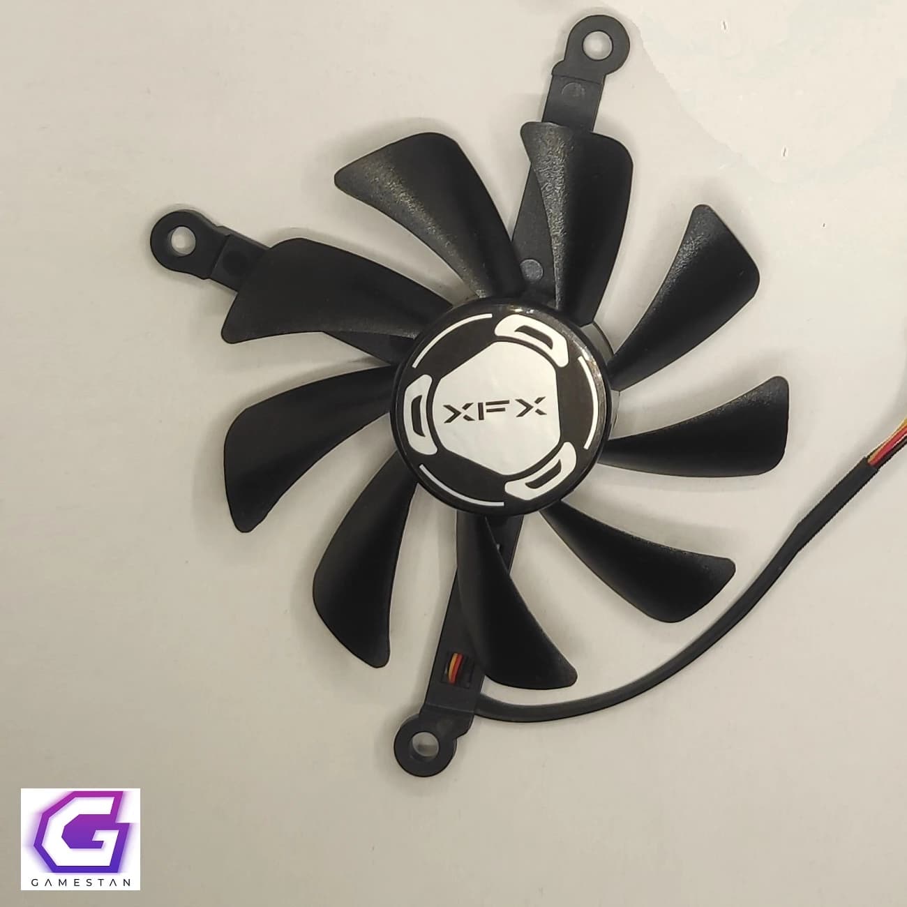فن کارت گرافیک ایکس اف ایکس XFX RX5700 (سه عدد فن پایه بلند کپی) — تصویر ۴