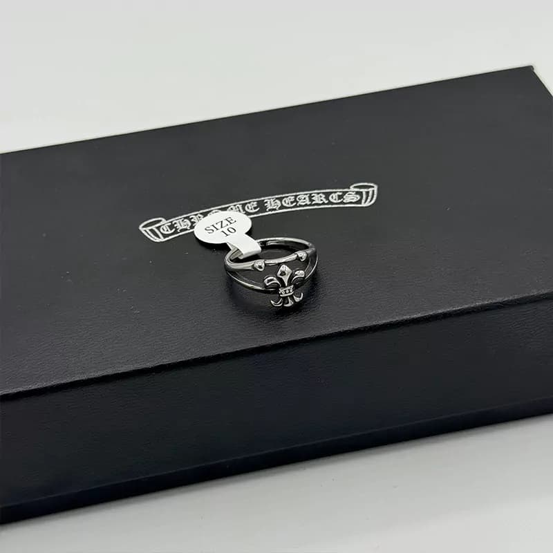 انگشتر کروم هارتز کد 4 (Chrome Hearts)