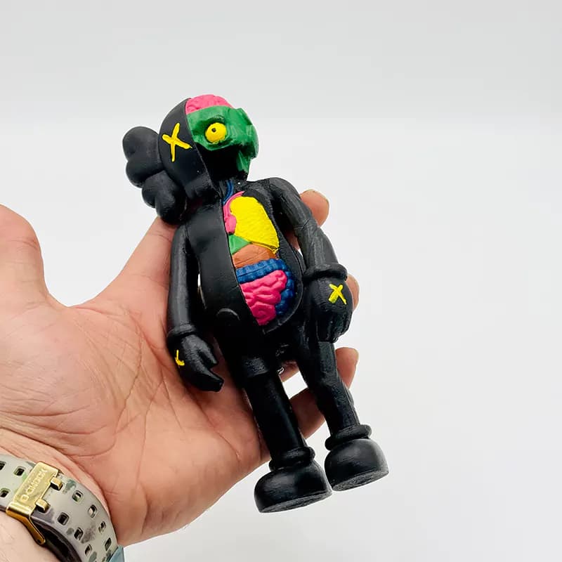 فیگور مجسمه کاوز Kaws — تصویر ۳