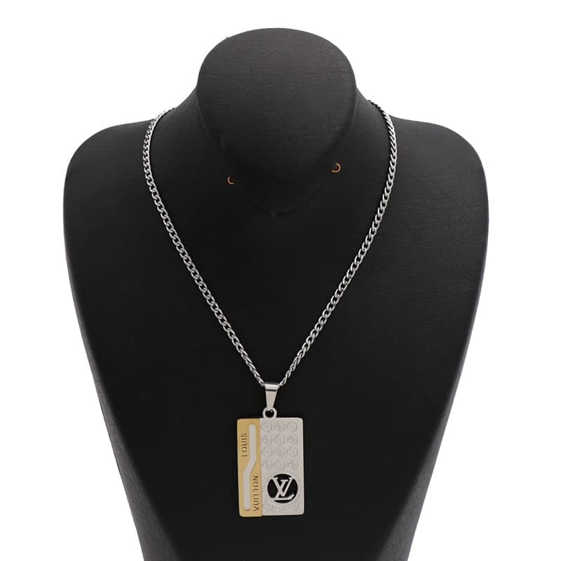 گردنبند دورنگ استیل مردانه نقره ای طرح لویی ویتون LV وارداتی 72754