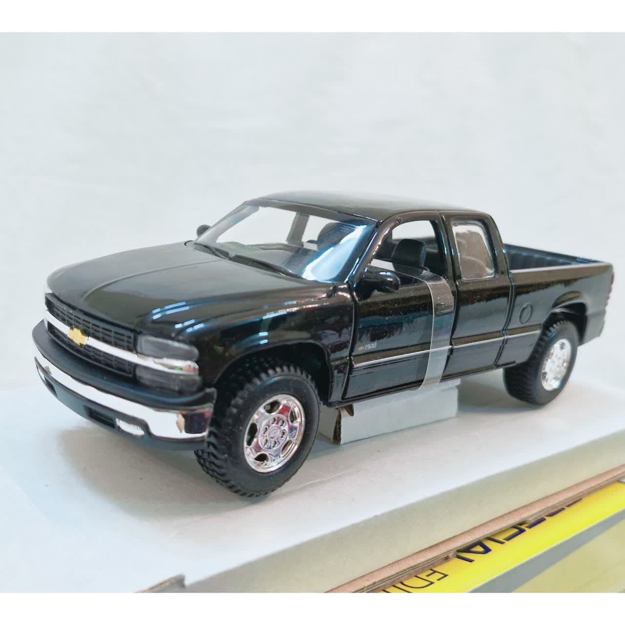 ماکت فلزی ماشین CHEVROLET SILVERADO مقیاس 1.24 مایستو