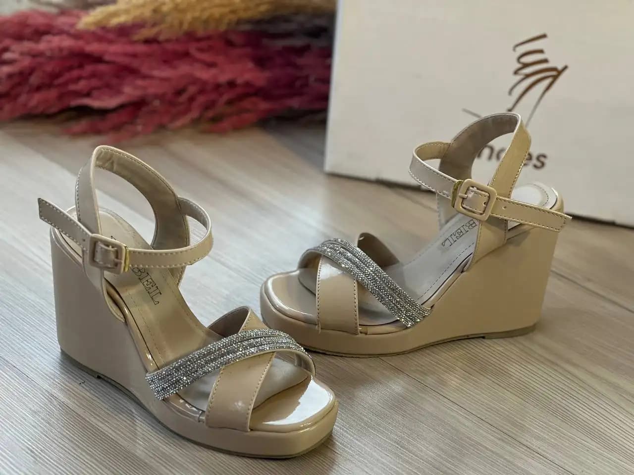 صندل مجلسی نگین‌وارداتی (کرم) کد 4641 — تصویر ۳