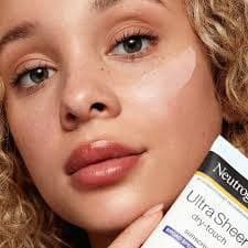 ضد آفتاب اولترا شیر بی رنگ نوتروژنا SPF 70 — تصویر ۳
