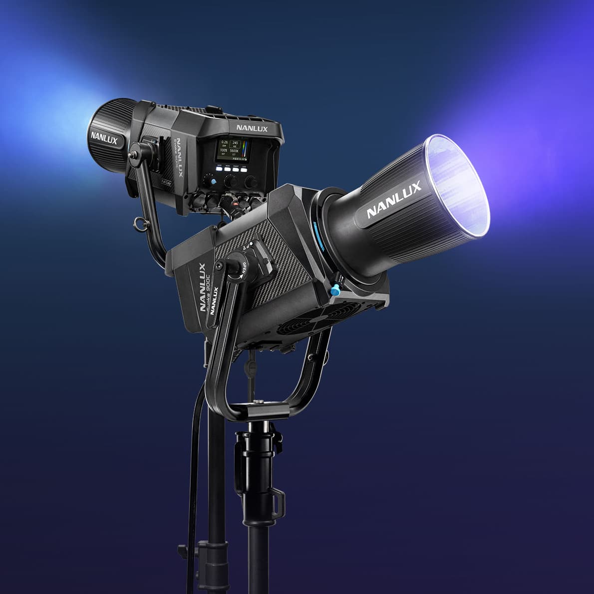 نور ثابت RGB نانلوکس ایووک Nanlux Evoke 900C + کیف چرخدار با گارانتی اصلی — تصویر ۵