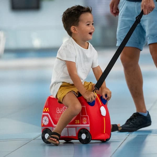 چمدان کودک طرح آتش‌نشانی ترانکی Trunki — تصویر ۶